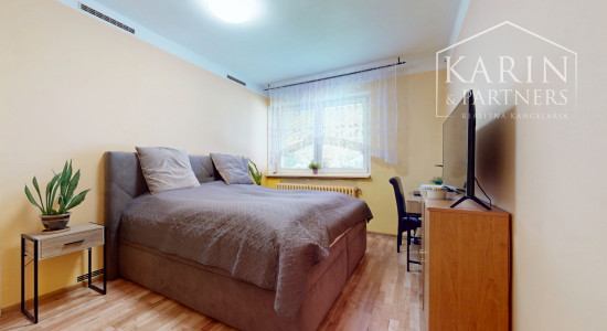 Priestranný 4-izbový rodinný dom na predaj - Blatná na Ostrove