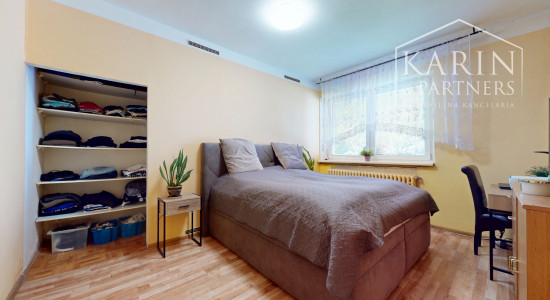 Priestranný 4-izbový rodinný dom na predaj - Blatná na Ostrove