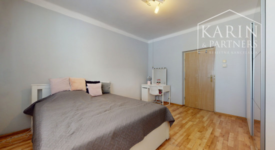 Priestranný 4-izbový rodinný dom na predaj - Blatná na Ostrove