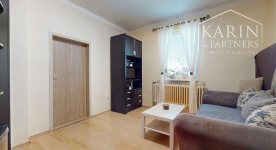 Priestranný 4-izbový rodinný dom na predaj - Blatná na Ostrove