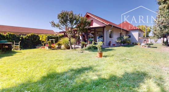 Priestranný 4-izbový rodinný dom na predaj - Blatná na Ostrove