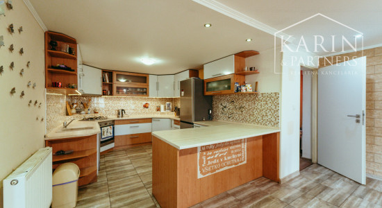 REZERVOVANÉ: 3i rodinný dom po rekonštrukcii s krytou terasou v meste Šaštín-Stráže