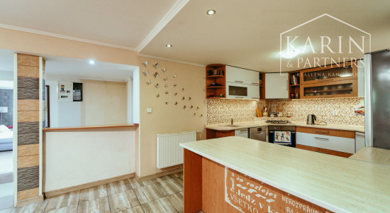 REZERVOVANÉ: 3i rodinný dom po rekonštrukcii s krytou terasou v meste Šaštín-Stráže