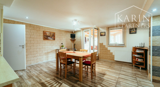 REZERVOVANÉ: 3i rodinný dom po rekonštrukcii s krytou terasou v meste Šaštín-Stráže