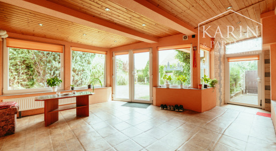 REZERVOVANÉ: 3i rodinný dom po rekonštrukcii s krytou terasou v meste Šaštín-Stráže