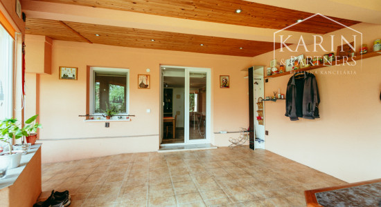 REZERVOVANÉ: 3i rodinný dom po rekonštrukcii s krytou terasou v meste Šaštín-Stráže