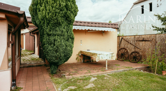 REZERVOVANÉ: 3i rodinný dom po rekonštrukcii s krytou terasou v meste Šaštín-Stráže