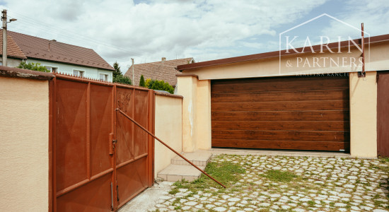 REZERVOVANÉ: 3i rodinný dom po rekonštrukcii s krytou terasou v meste Šaštín-Stráže