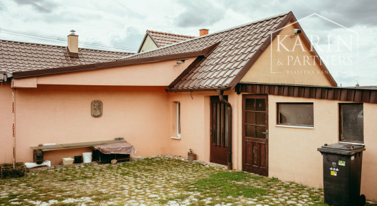 REZERVOVANÉ: 3i rodinný dom po rekonštrukcii s krytou terasou v meste Šaštín-Stráže