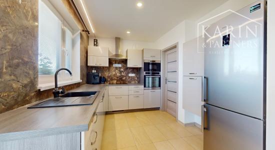 Na predaj: Štýlový 5-izbový rodinný dom s krásnou záhradou v obľúbenej lokalite Hrubá Borša