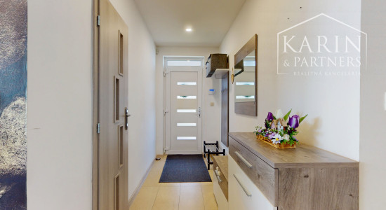 Na predaj: Štýlový 5-izbový rodinný dom s krásnou záhradou v obľúbenej lokalite Hrubá Borša