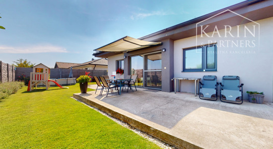 Na predaj: Štýlový 5-izbový rodinný dom s krásnou záhradou v obľúbenej lokalite Hrubá Borša