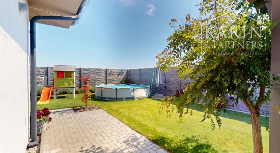 Na predaj: Štýlový 5-izbový rodinný dom s krásnou záhradou v obľúbenej lokalite Hrubá Borša