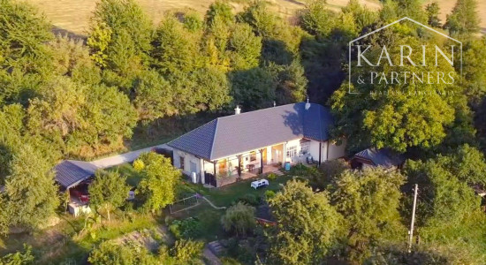 Chalupa pod lesom s ovocným sadom, 4144 m2, Nová Bošáca.