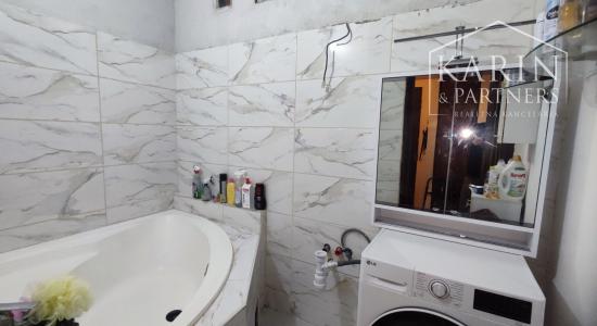 Na predaj 2,5-izbový byt v tehlovom dome v centre Nových Zámkov – zrekonštruovaný, s dvoma pivnicami