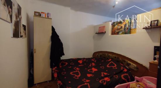 Na predaj 2,5-izbový byt v tehlovom dome v centre Nových Zámkov – zrekonštruovaný, s dvoma pivnicami