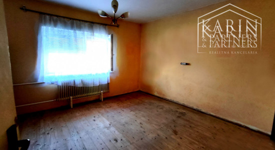 EXKLUZÍVNE iba U Nás: **Nová cena!!!** Rodinný dom s veľkým pozemkom, Trnovec nad Váhom