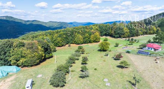 Stavebný pozemok so schváleným projektom rekreačnej chaty a elektrikou v lokalite Nová Baňa - Bukovina