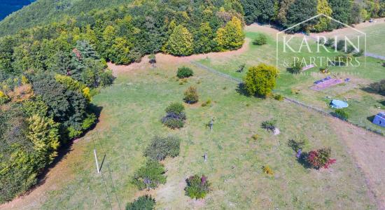 Stavebný pozemok so schváleným projektom rekreačnej chaty a elektrikou v lokalite Nová Baňa - Bukovina