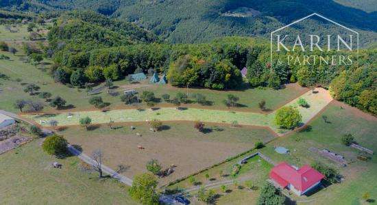 Stavebný pozemok so schváleným projektom rekreačnej chaty a elektrikou v lokalite Nová Baňa - Bukovina