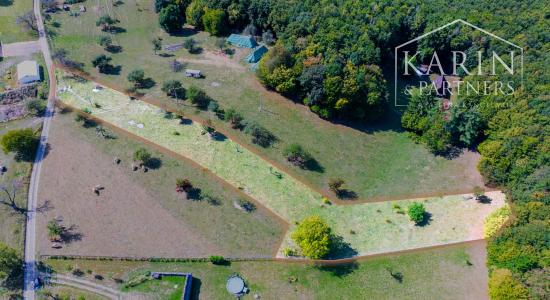 Stavebný pozemok so schváleným projektom rekreačnej chaty a elektrikou v lokalite Nová Baňa - Bukovina