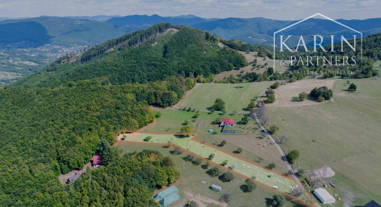 Stavebný pozemok so schváleným projektom rekreačnej chaty a elektrikou v lokalite Nová Baňa - Bukovina