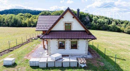 Stavebný pozemok so schváleným projektom rekreačnej chaty a elektrikou v lokalite Nová Baňa - Bukovina