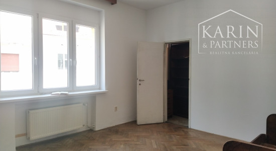 Prenájom 2 izb. byt 44,3m2 so samostatnou kuchyňou a kumbálom, Medená ul., BA I. Staré Mesto.