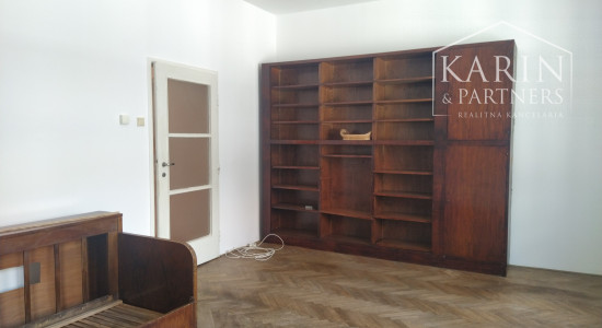 Prenájom 2 izb. byt 44,3m2 so samostatnou kuchyňou a kumbálom, Medená ul., BA I. Staré Mesto.