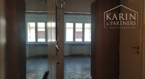 Prenájom 2 izb. byt 44,3m2 so samostatnou kuchyňou a kumbálom, Medená ul., BA I. Staré Mesto.