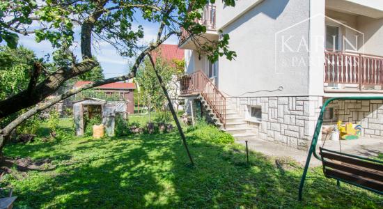 Na predaj 4 izbový rodinný dom v Lehniciach s garážou