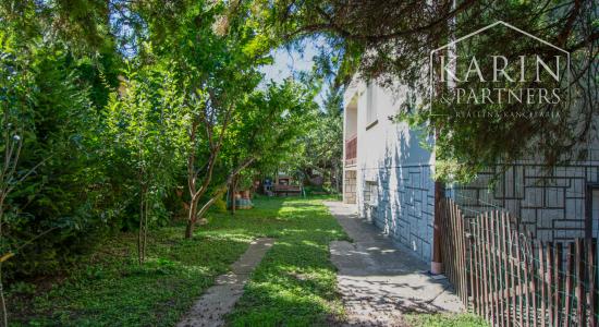 Na predaj 4 izbový rodinný dom v Lehniciach s garážou