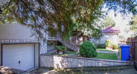 Na predaj 4 izbový rodinný dom v Lehniciach s garážou