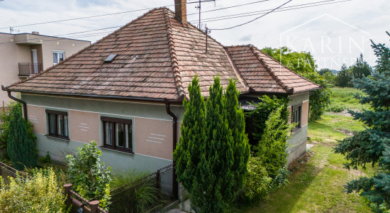 RODINNÝ DOM SO ZÁHRADOU V POKOJNEJ OBCI NA PODUNAJSKEJ NÍŽINE