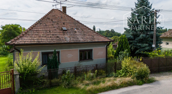 RODINNÝ DOM SO ZÁHRADOU V POKOJNEJ OBCI NA PODUNAJSKEJ NÍŽINE