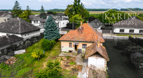 RODINNÝ DOM SO ZÁHRADOU V POKOJNEJ OBCI NA PODUNAJSKEJ NÍŽINE