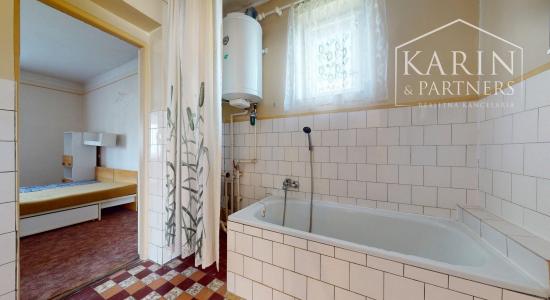 RODINNÝ DOM SO ZÁHRADOU V POKOJNEJ OBCI NA PODUNAJSKEJ NÍŽINE