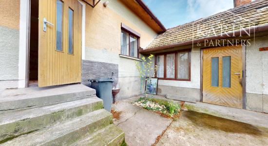 RODINNÝ DOM SO ZÁHRADOU V POKOJNEJ OBCI NA PODUNAJSKEJ NÍŽINE