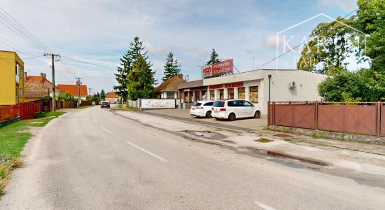 RODINNÝ DOM SO ZÁHRADOU V POKOJNEJ OBCI NA PODUNAJSKEJ NÍŽINE