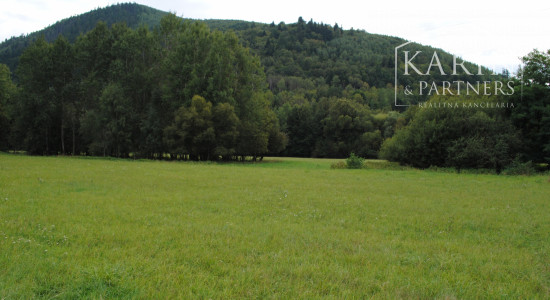 VEĽKÝ ROVINATÝ POZEMOK V PODBREZOVEJ V ČASTI LOPEJ