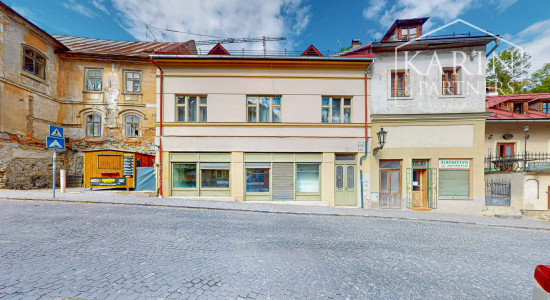 Rodinný dom s priestormi na podnikanie so záhradou a možnosťou vybudovania podkrovia v centre Banskej Štiavnice