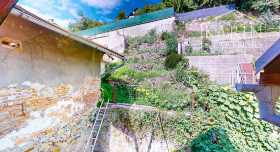 Rodinný dom s priestormi na podnikanie so záhradou a možnosťou vybudovania podkrovia v centre Banskej Štiavnice