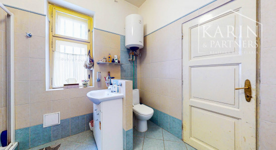 Rodinný dom s priestormi na podnikanie so záhradou a možnosťou vybudovania podkrovia v centre Banskej Štiavnice