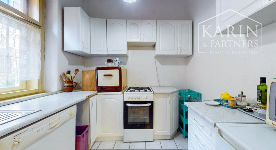 Rodinný dom s priestormi na podnikanie so záhradou a možnosťou vybudovania podkrovia v centre Banskej Štiavnice