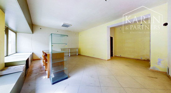 Rodinný dom s priestormi na podnikanie so záhradou a možnosťou vybudovania podkrovia v centre Banskej Štiavnice