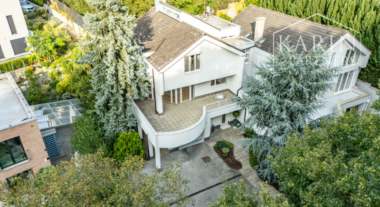 3 podlažná mestská vila na Hradnom kopci | 359m² | garáž | sauna| les