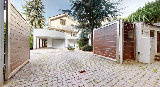 3 podlažná mestská vila na Hradnom kopci | 359m² | garáž | sauna| les