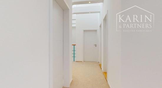 3 podlažná mestská vila na Hradnom kopci | 359m² | garáž | sauna| les