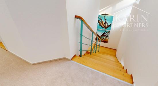 3 podlažná mestská vila na Hradnom kopci | 359m² | garáž | sauna| les