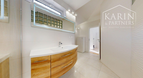 3 podlažná mestská vila na Hradnom kopci | 359m² | garáž | sauna| les